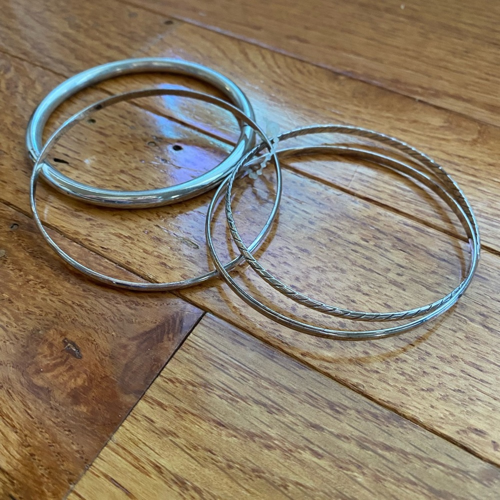 Silver bangle bundle 🩶